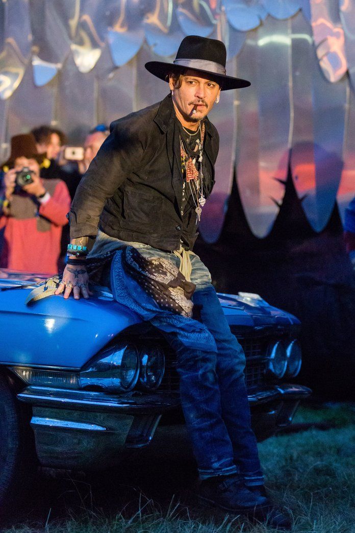 ג 'וני Depp doing 'Pirate Glasto', 2017